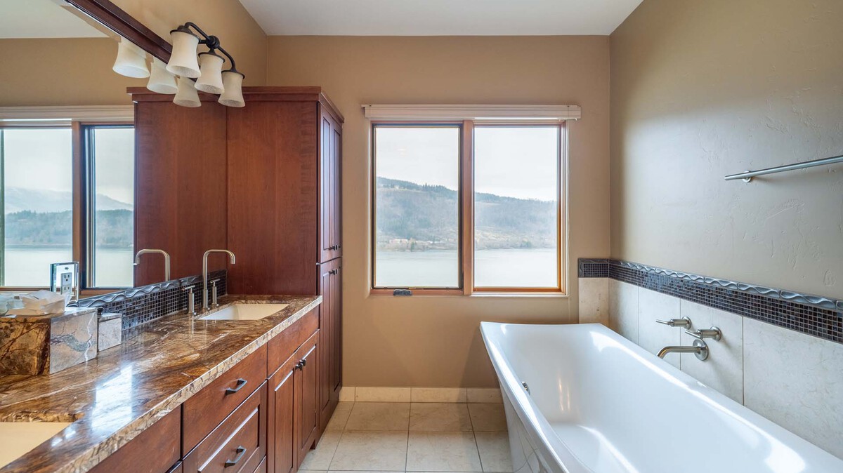 Penthouse Suite | Columbia Cliff Villas - Large Penthouse Master Suites