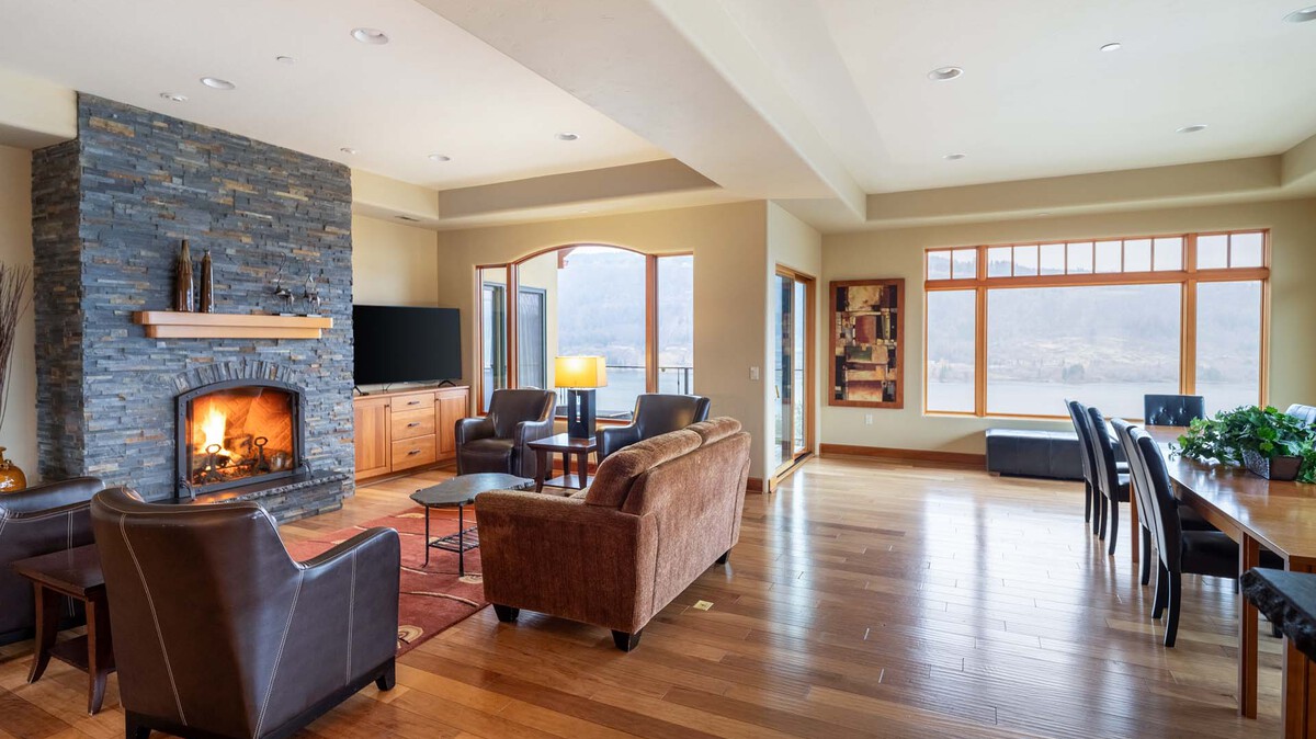 View of Penthouse Suite | Columbia Cliff Villas