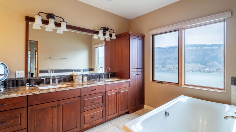 View of Penthouse Suite | Columbia Cliff Villas