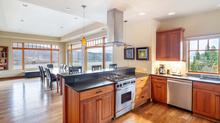 View of Penthouse Suite | Columbia Cliff Villas