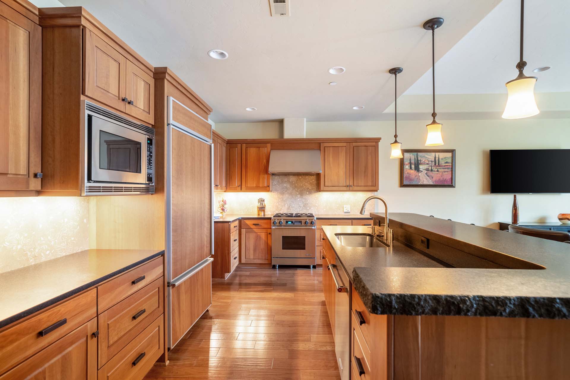 Full kitchen
